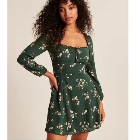 Abercrombie & Fitch Dresses & Skirts - Abercrombie & Fitch Forest Green Floral Long Sleeve Mini Dress